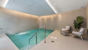 NAHOMA_RESIDENCE-SERVICES-SENIOR_LACALENDE_PISCINE-BALNEOTHERAPIE