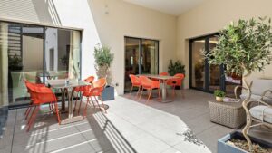 NAHOMA_RESIDENCE-SERVICES_LACALENDE_PATIO