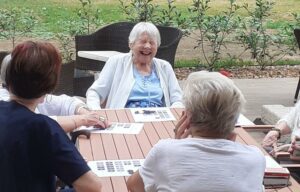 NAHOMA_RESIDENCE-SERVICES-SENIORS_NEVERS_JEU_POCKER-MENTEUR