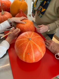 NAHOMA_NEVERS_HALLOWEEN_ATELIER_PREPARATION_CITROUILLES