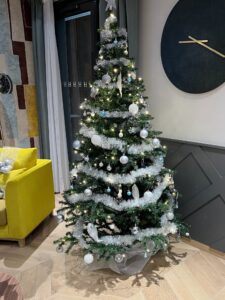NAHOMA_NEVERS_SAPIN-DE-NOEL-BLEU-ET-BLANC-2022