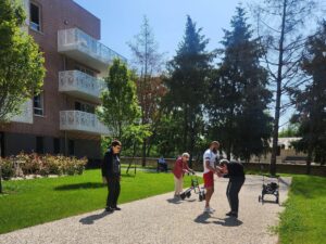 NAHOMA-NEVERS-RESIDENCE-SERVICES-SEANCE-DE-SPORT-EN-EXTERIEUR