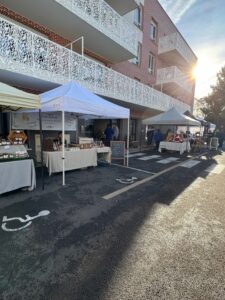 Nahoma-residence-service-seniors-marche-de-noel-novembre-2024-stand-extérieur