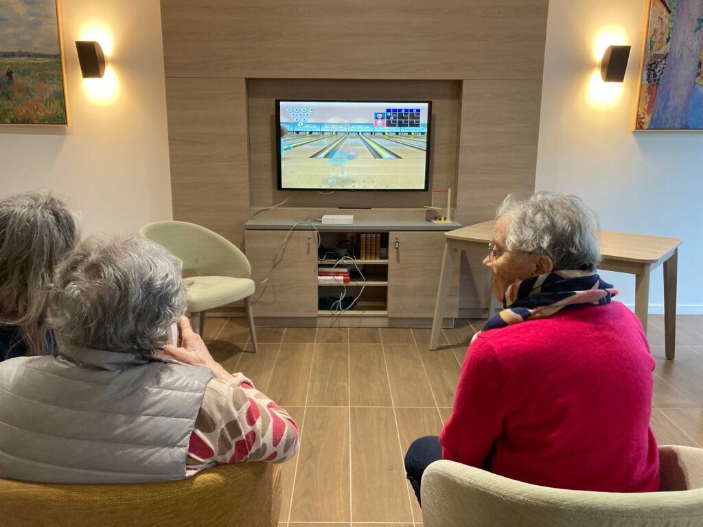 duel-bowling-residence-services-seniors-vernon