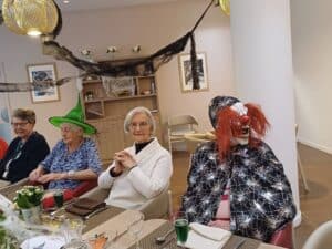 nahoma-residence-services-seniors-deguisement-1