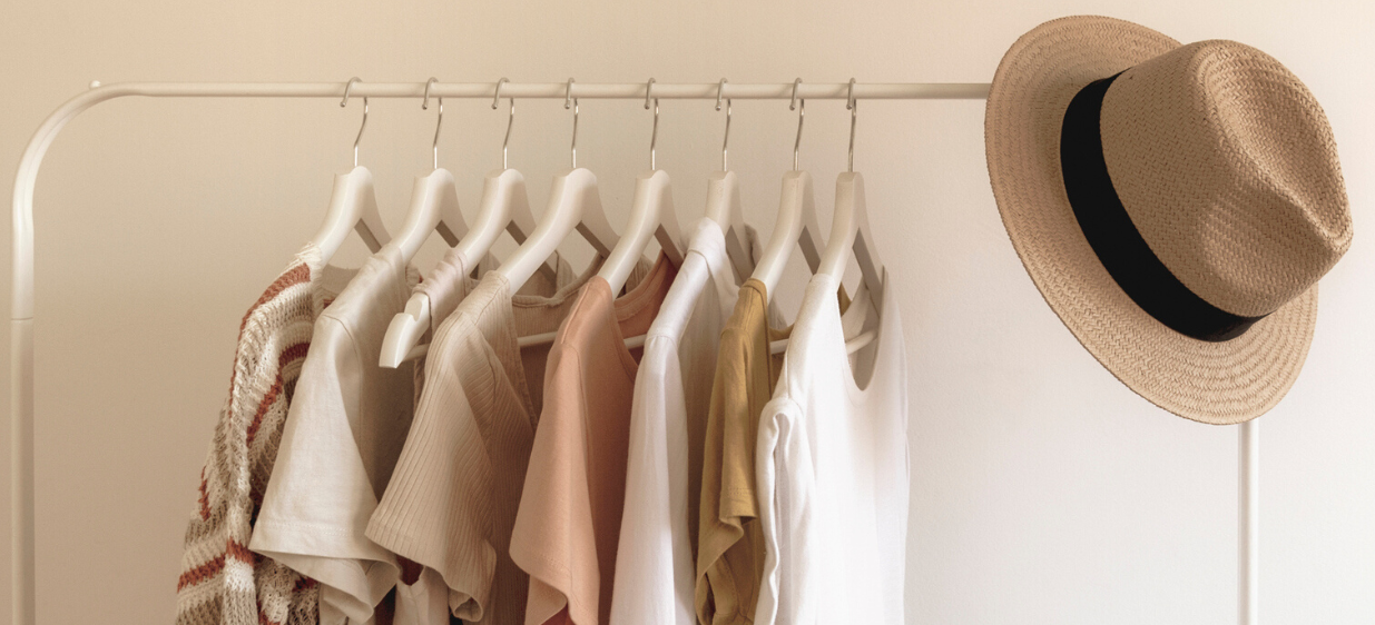 Coton, lin, coupes amples… Comment bien choisir sa garde-robe d’été ?